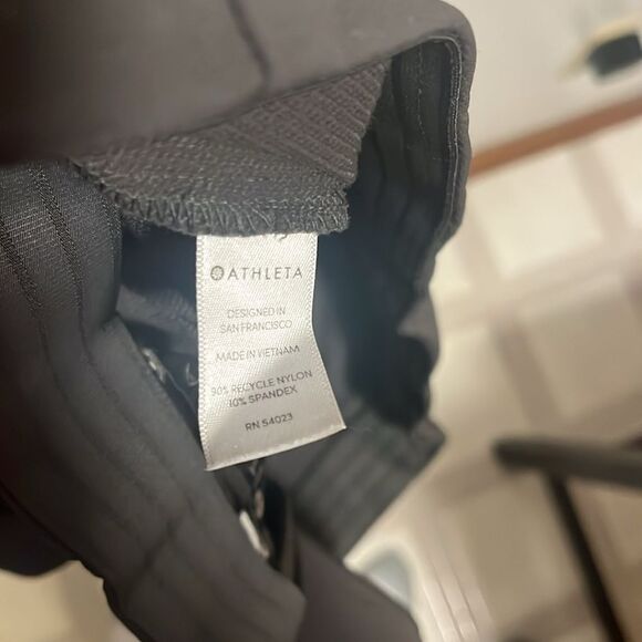 ATHLETA WANDER SLIM GREEN TRAVEL COMMUTING PANTS SIZE 12 - Picture 7 of 8